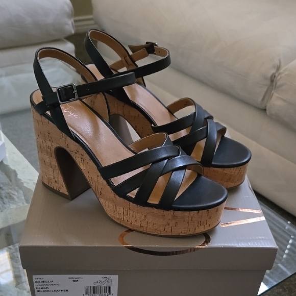 NIB Crown Vintage Millia Black Leather Platform Sandals - Picture 3 of 8